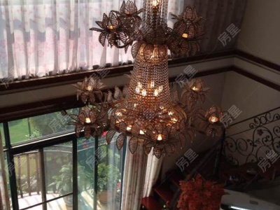 6室3廳3陽(yáng)臺(tái) 世界花苑客廳