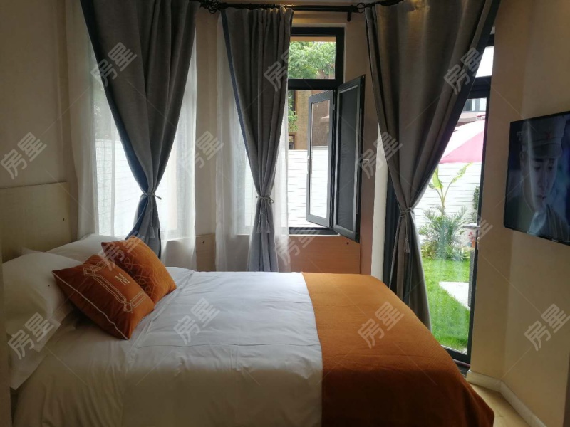 9室3廳4陽臺(tái) 云大知城一期別墅臥室