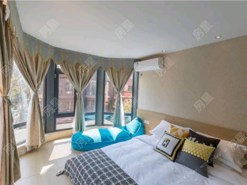 9室3廳4陽臺(tái) 云大知城一期別墅臥室
