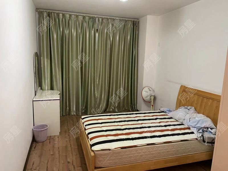 3室2廳2陽臺 世紀城玉春苑臥室