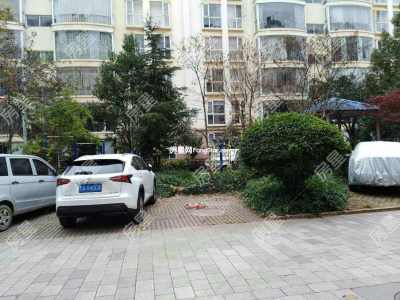 4室2廳1陽臺(tái) 虹橋花園客廳