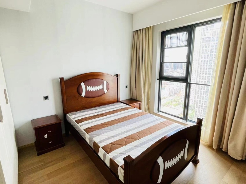 4室2廳2陽(yáng)臺(tái) 俊發(fā)逸天峰客廳