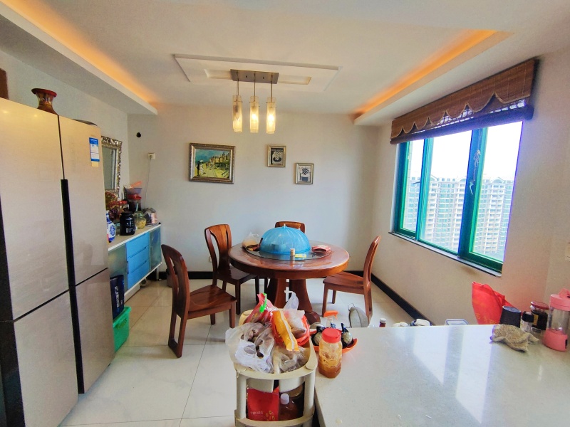 5室2廳3陽臺 世紀(jì)城探春苑餐廳