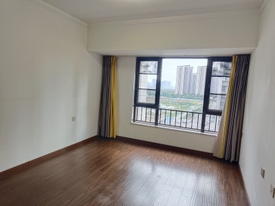 4室2廳2陽(yáng)臺(tái) 萬(wàn)科翡翠一期