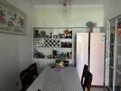 4室2廳2陽臺 德潤朗悅灣客廳