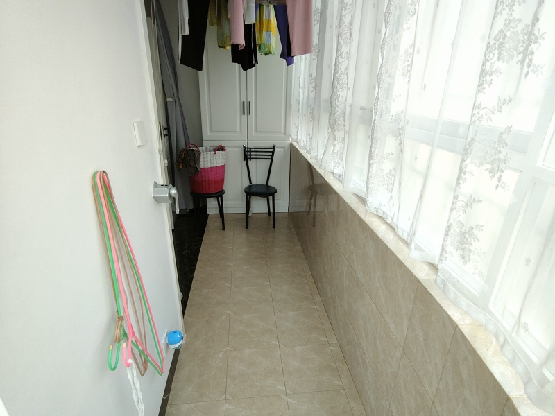 2室2廳1陽臺(tái) 南站小區(qū)陽臺(tái)