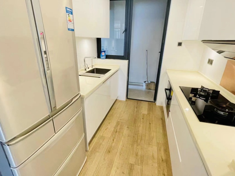 4室2廳2陽(yáng)臺(tái) 俊發(fā)逸天峰客廳