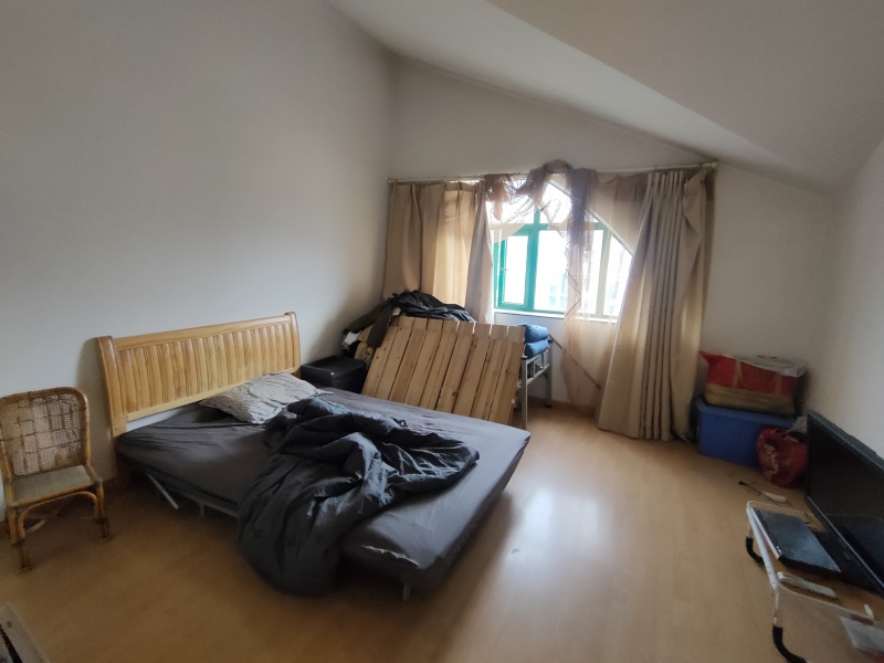 5室2廳3陽臺 世紀(jì)城探春苑臥室