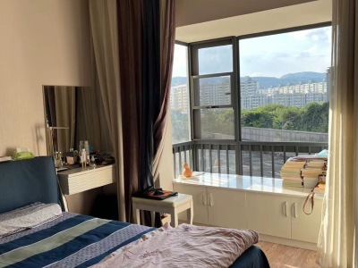 4室2廳2陽臺 德潤朗悅灣客廳