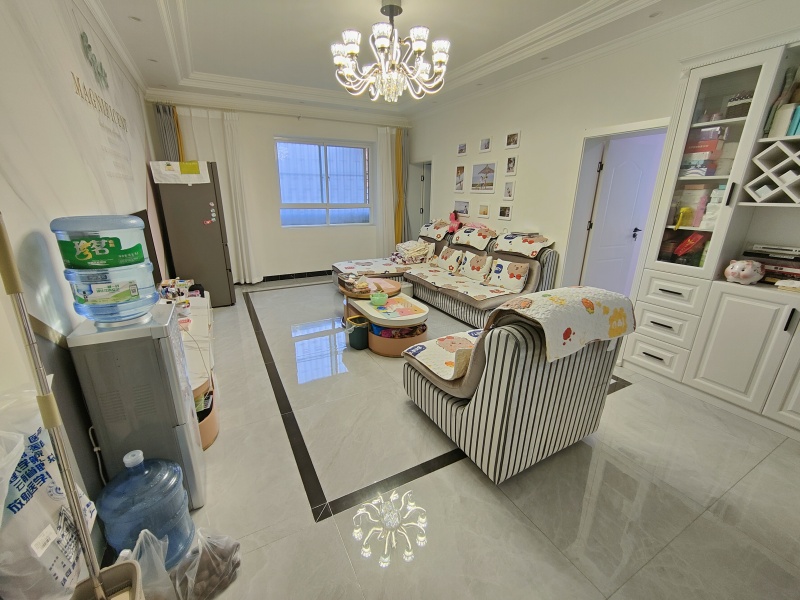 2室2廳1陽臺(tái) 南站小區(qū)客廳