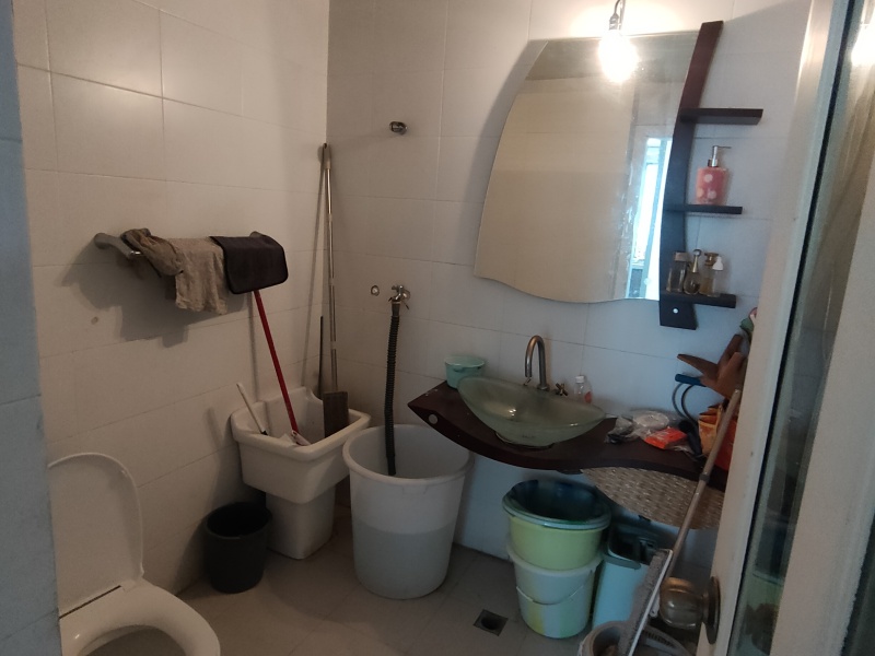 5室2廳3陽臺 世紀(jì)城探春苑衛(wèi)生間