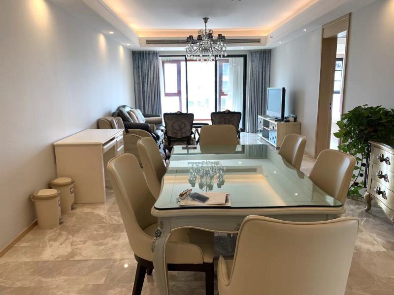 4室2廳2陽(yáng)臺(tái) 俊發(fā)逸天峰客廳