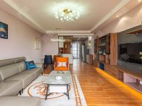 4室2廳2陽臺 銘門高第客廳