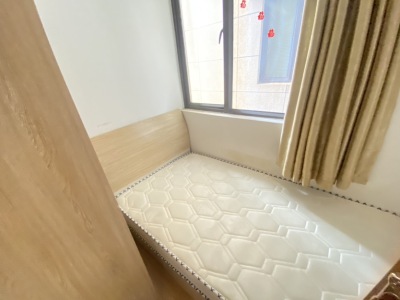 3室2廳1陽(yáng)臺(tái) 醫(yī)大廣場(chǎng)