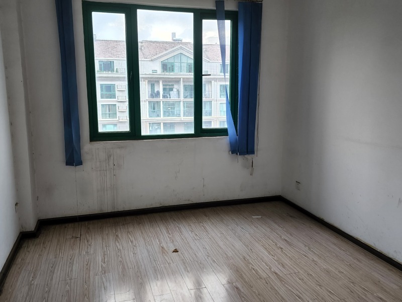 5室2廳3陽臺 世紀(jì)城探春苑客廳