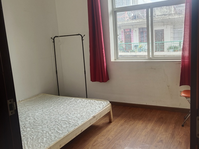 3室2廳1陽臺 人民巷9號臥室