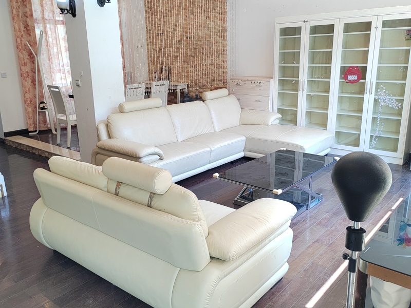 3室2廳2陽(yáng)臺(tái) 滇池森林別墅客廳