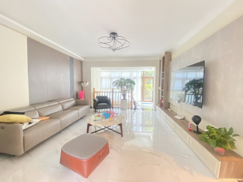 7室2廳4陽臺(tái) 碧桂園KCC云南映象客廳