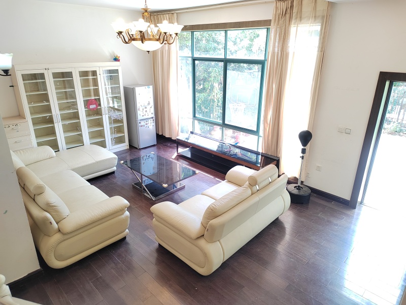 3室2廳2陽(yáng)臺(tái) 滇池森林別墅客廳