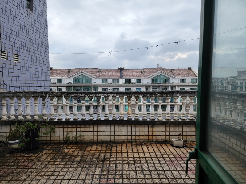 5室2廳3陽臺 世紀(jì)城探春苑客廳