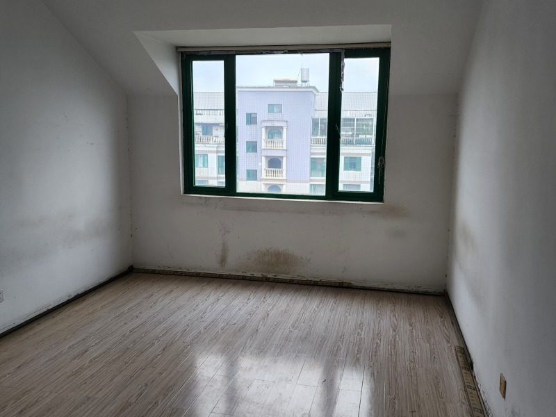 5室2廳3陽臺 世紀(jì)城探春苑客廳