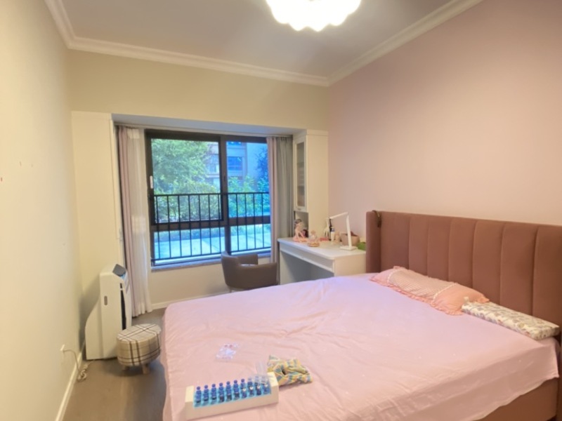 7室2廳4陽臺(tái) 碧桂園KCC云南映象客廳