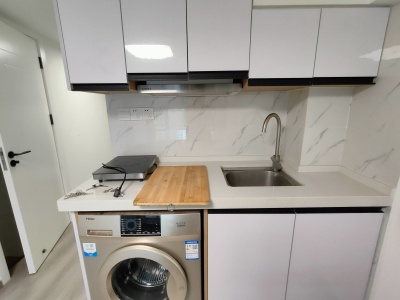 1室1廳1陽(yáng)臺(tái) 萬(wàn)彩城四期