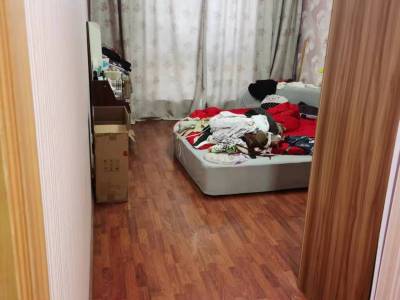 4室2廳3陽臺 福苑小區(qū)臥室