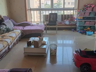 4室2廳3陽臺 福苑小區(qū)客廳