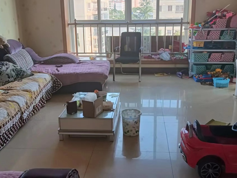 4室2廳3陽臺 福苑小區(qū)客廳