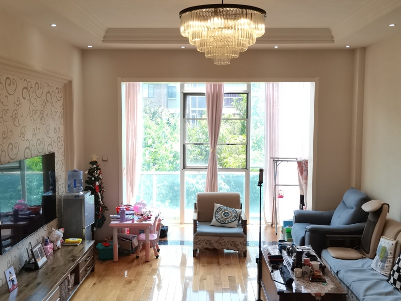 3室2廳1陽臺 滇池衛(wèi)城藍(lán)港客廳