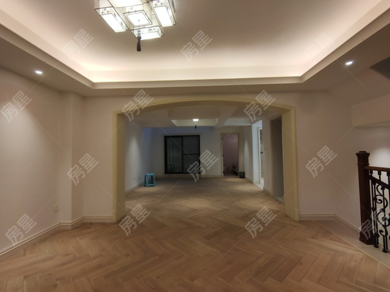 5室2廳3陽(yáng)臺(tái) 昆明恒大云璽別墅門(mén)廳