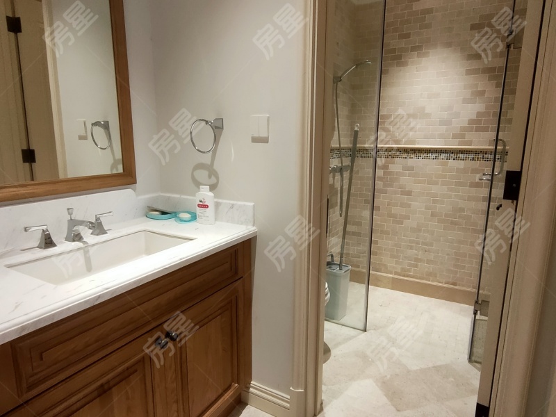 5室2廳3陽(yáng)臺(tái) 昆明恒大云璽別墅衛(wèi)生間