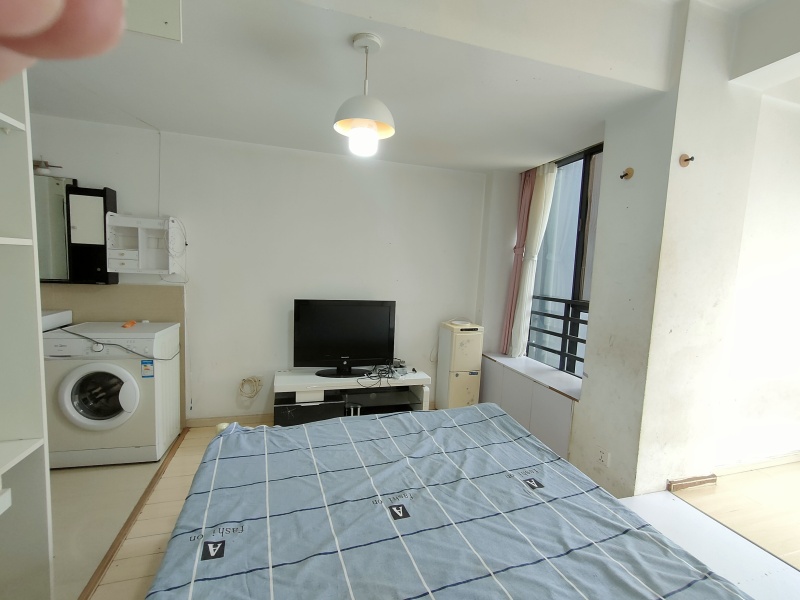 1室1廳1陽臺(tái) 拓東路96號(hào)公寓臥室