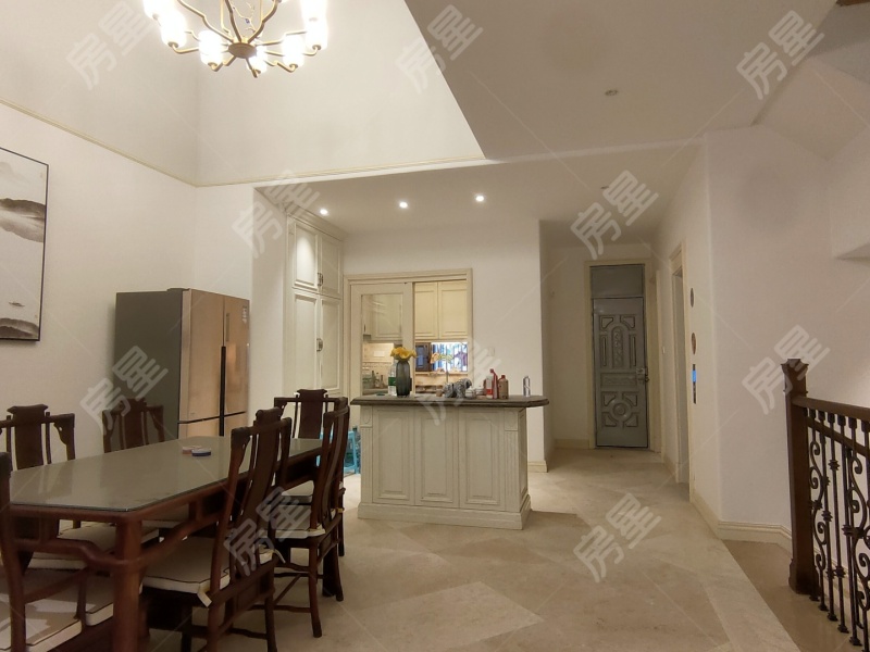 5室2廳3陽(yáng)臺(tái) 昆明恒大云璽別墅餐廳