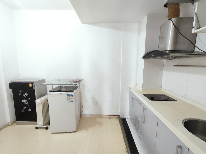 1室1廳1陽臺(tái) 拓東路96號(hào)公寓客廳