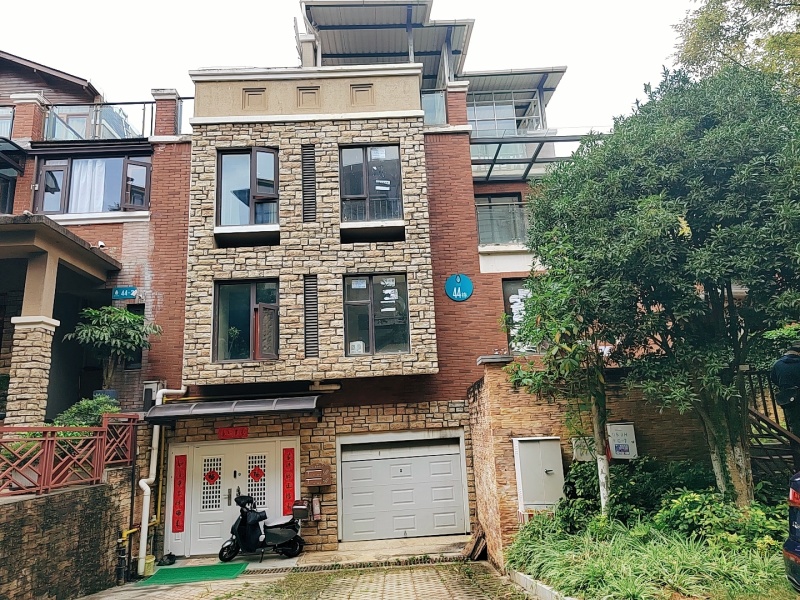 5室2廳3陽臺(tái) 清水佳湖雅居別墅客廳