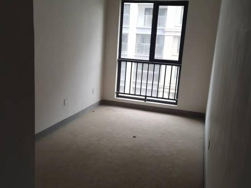 5室3廳3陽(yáng)臺(tái) 萬(wàn)科銀海泊岸瀾庭客廳