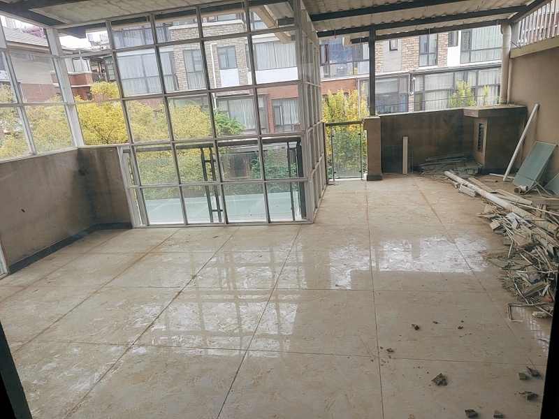 5室2廳3陽臺(tái) 清水佳湖雅居別墅客廳