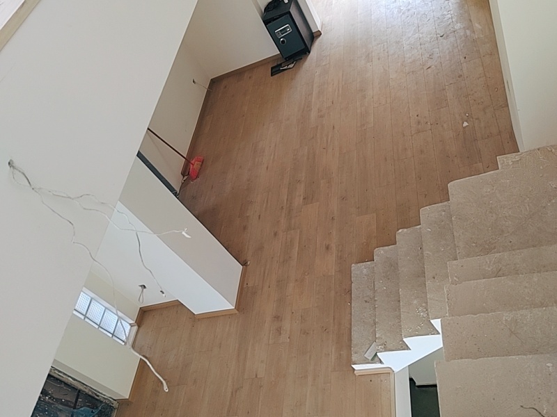 5室2廳3陽臺(tái) 清水佳湖雅居別墅客廳