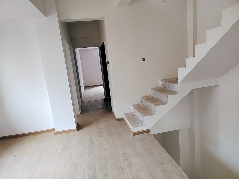 5室2廳3陽臺(tái) 清水佳湖雅居別墅客廳