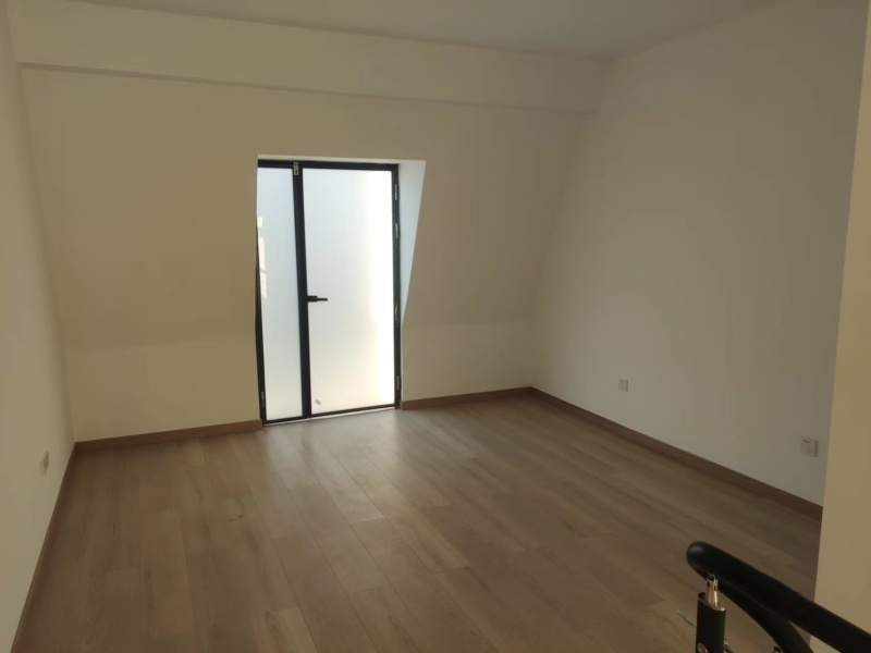 5室2廳2陽(yáng)臺(tái) 頤園里臥室