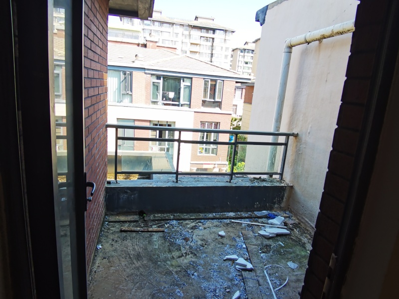 5室2廳2陽臺 招商海公館別墅客廳