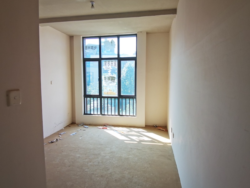 5室2廳2陽臺 招商海公館別墅客廳