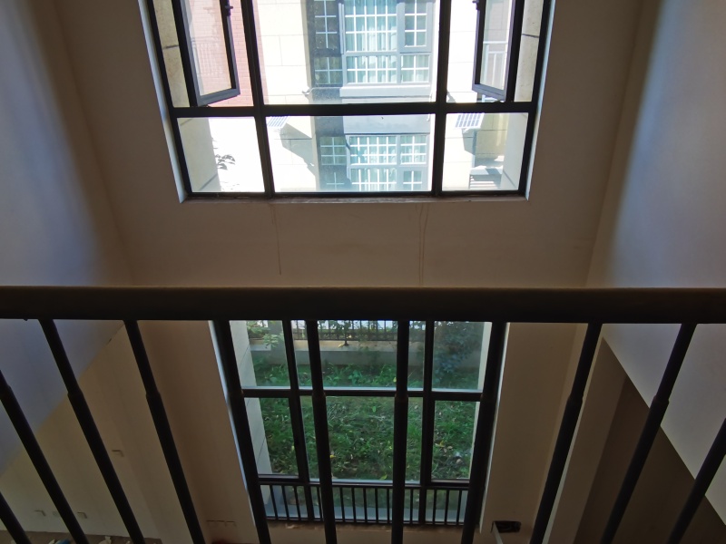 5室2廳2陽臺 招商海公館別墅客廳