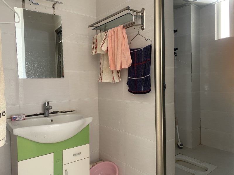 4室2廳1陽(yáng)臺(tái) 東泰花園一區(qū)衛(wèi)生間