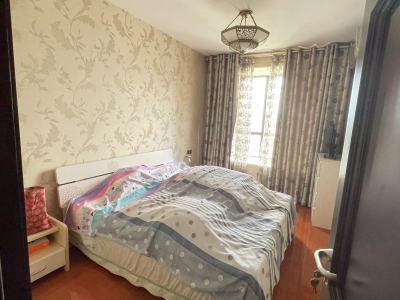 5室2廳2陽(yáng)臺(tái) 上東城