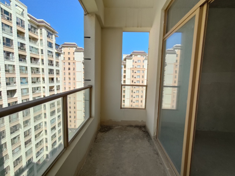 5室2廳3陽臺 勝意嘉園客廳