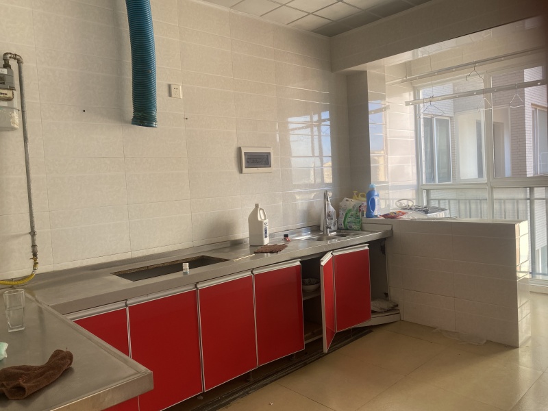 4室2廳1陽(yáng)臺(tái) 東泰花園一區(qū)廚房