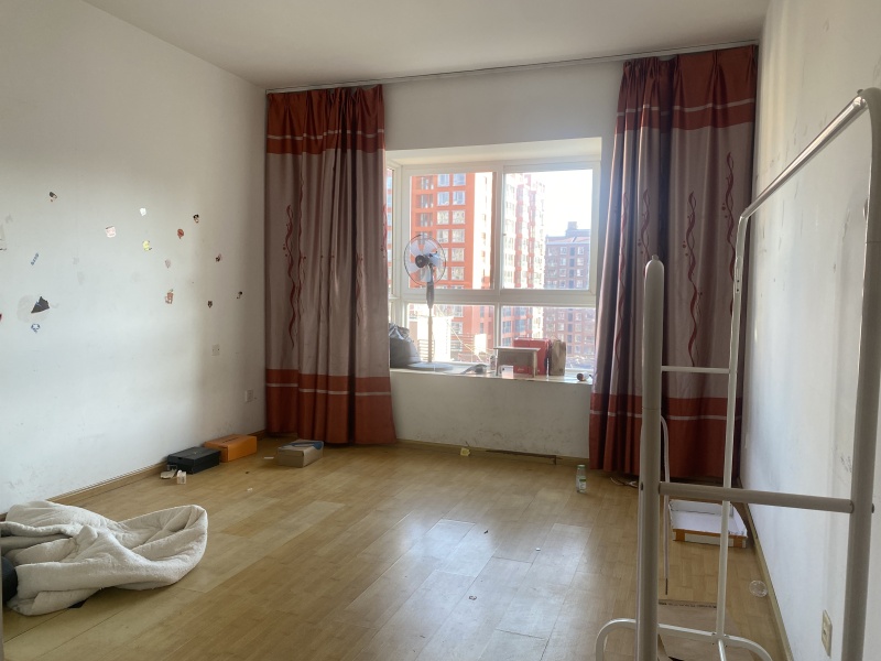 4室2廳1陽(yáng)臺(tái) 東泰花園一區(qū)臥室